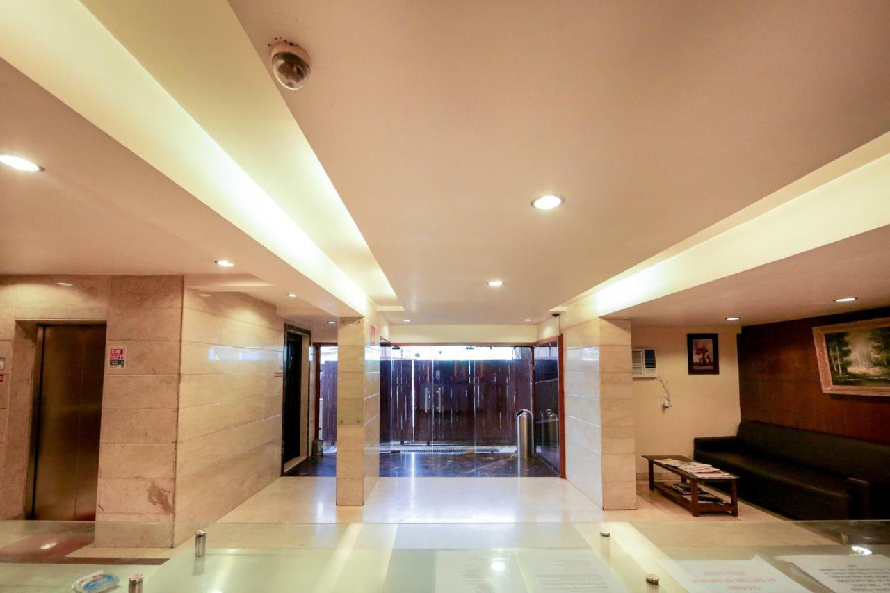 Lucky Hotel Goregaon Mumbai Exterior foto