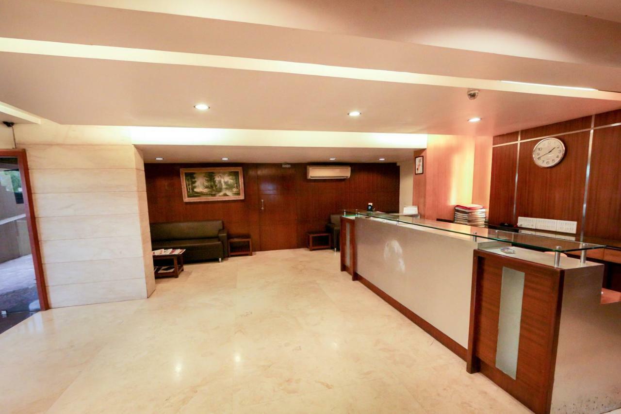 Lucky Hotel Goregaon Mumbai Exterior foto