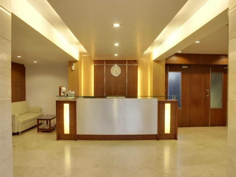 Lucky Hotel Goregaon Mumbai Exterior foto