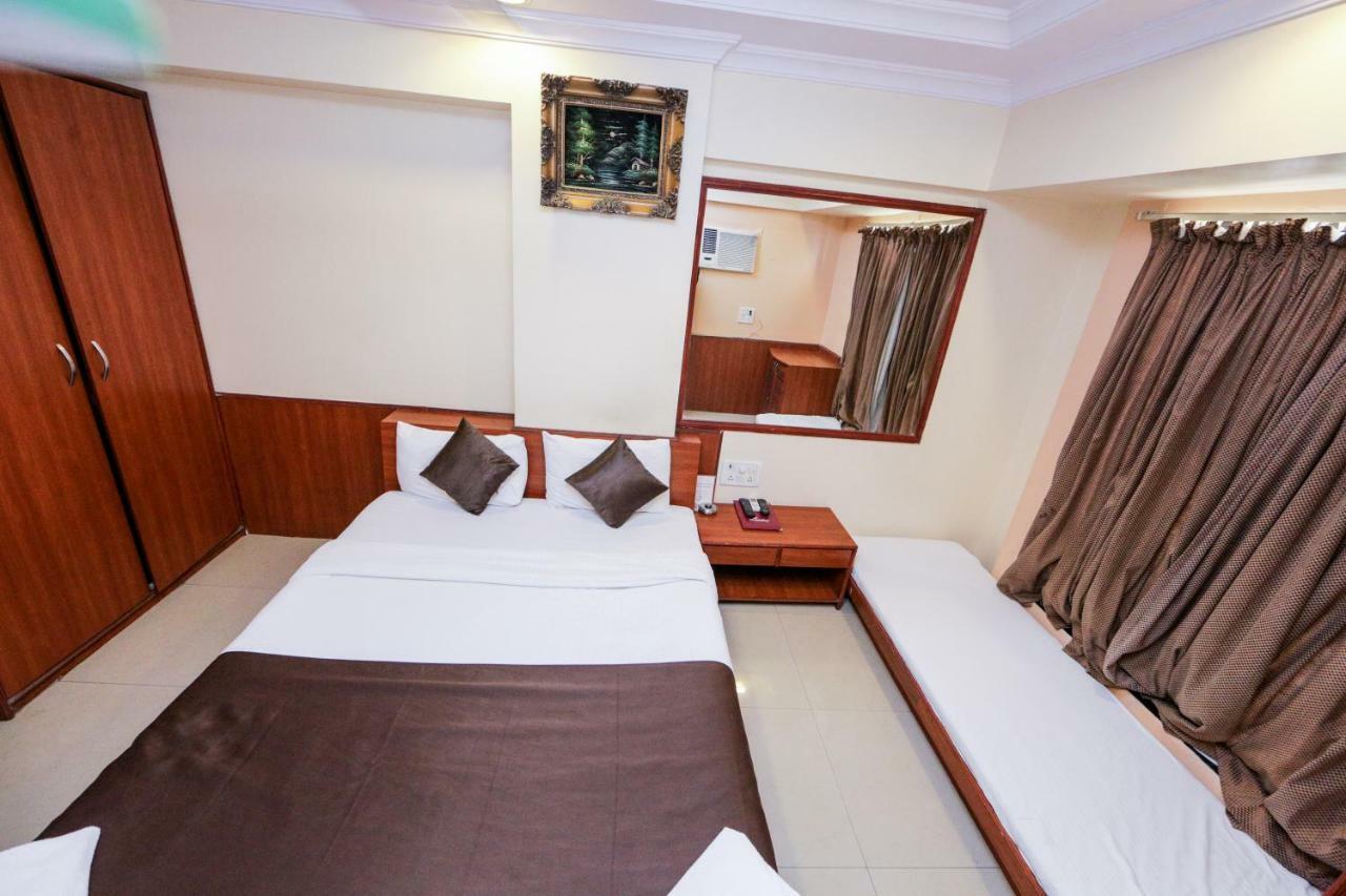 Lucky Hotel Goregaon Mumbai Exterior foto