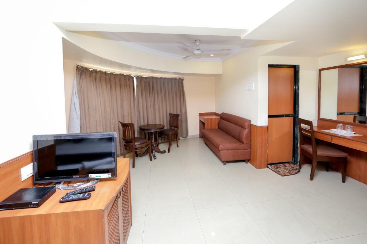 Lucky Hotel Goregaon Mumbai Exterior foto