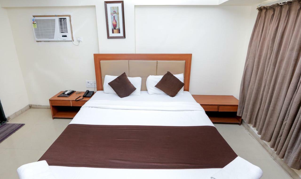 Lucky Hotel Goregaon Mumbai Exterior foto