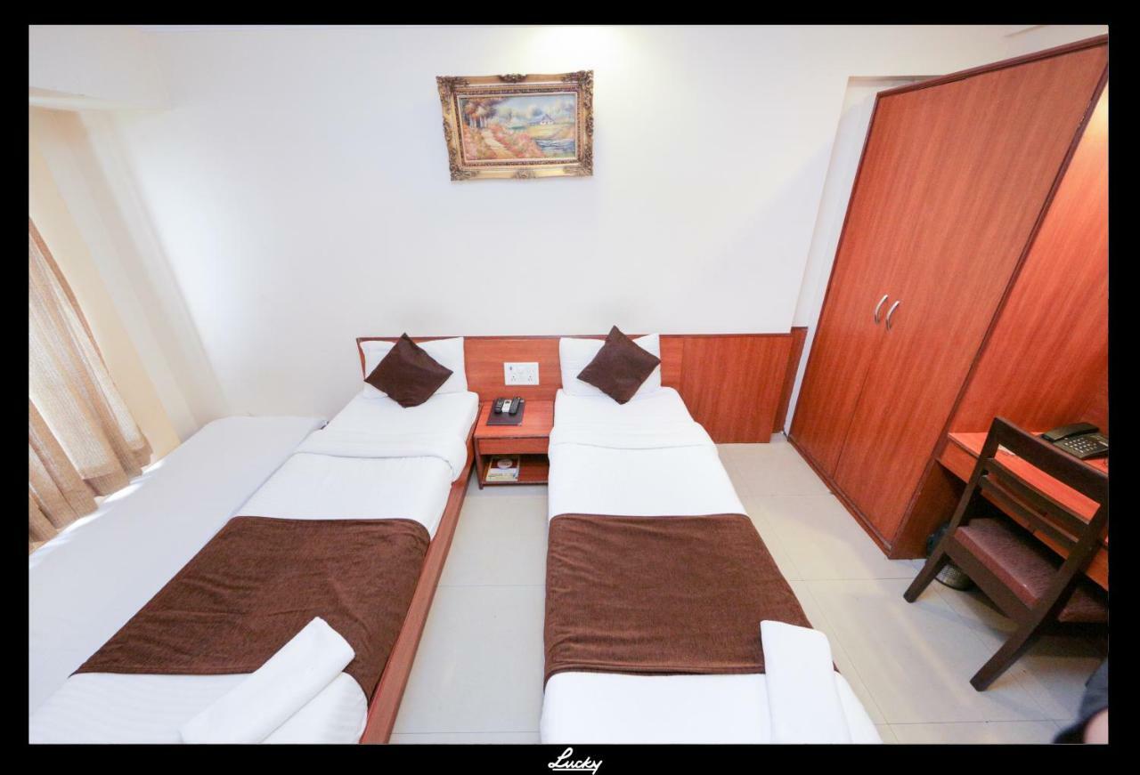 Lucky Hotel Goregaon Mumbai Exterior foto