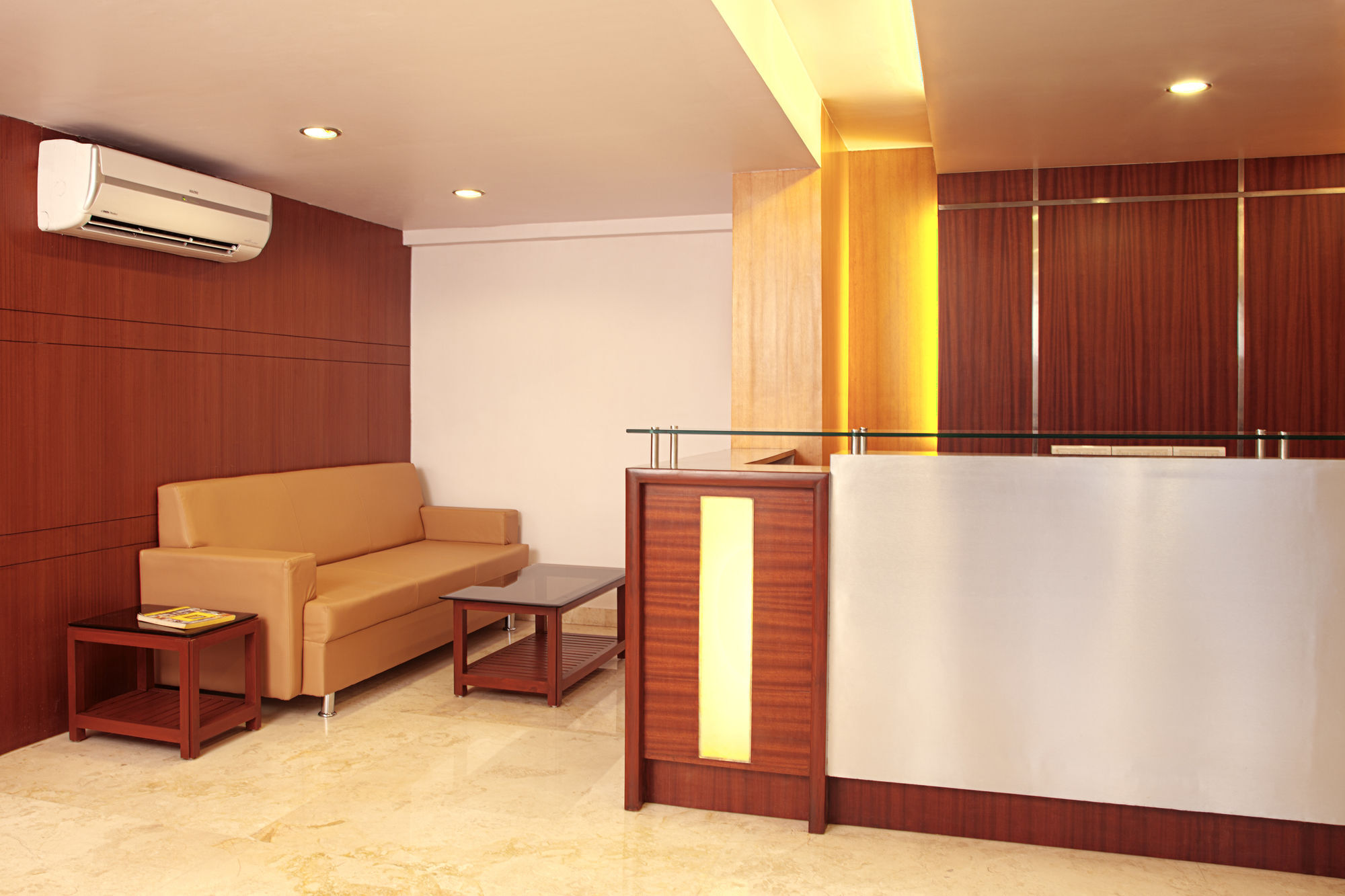 Lucky Hotel Goregaon Mumbai Exterior foto