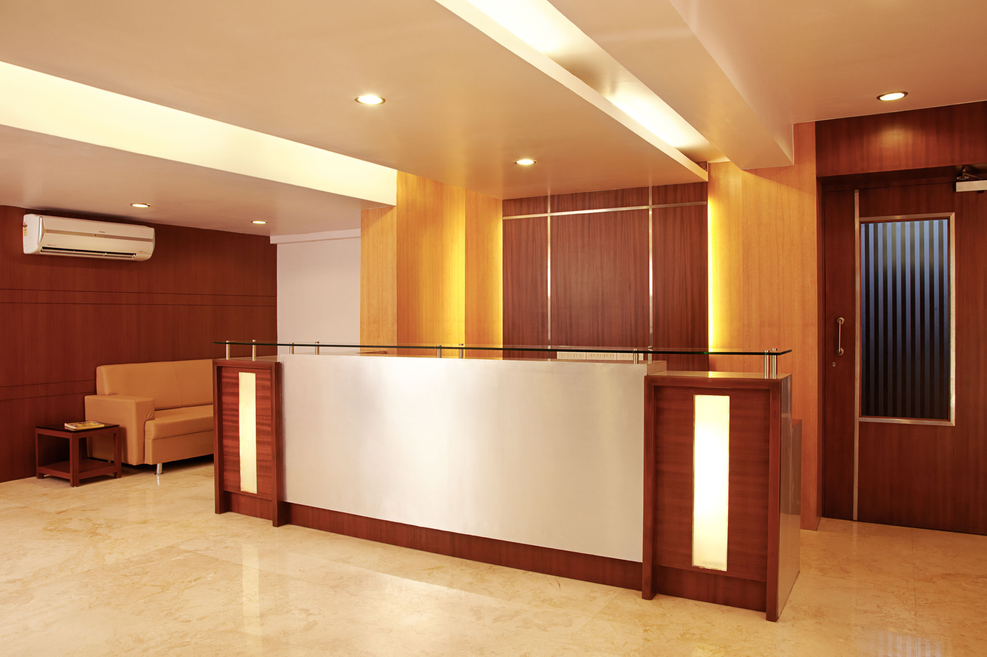 Lucky Hotel Goregaon Mumbai Exterior foto