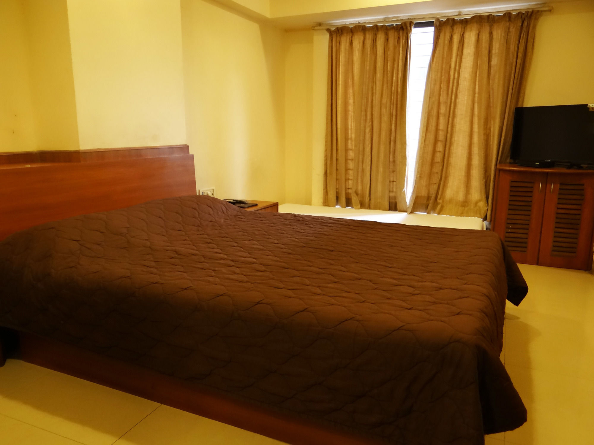 Lucky Hotel Goregaon Mumbai Exterior foto